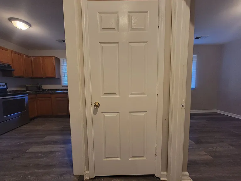 944 Smith St SW — Photo 11