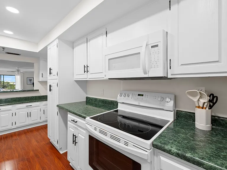 1104 Ben Franklin Dr #518 — Photo 26