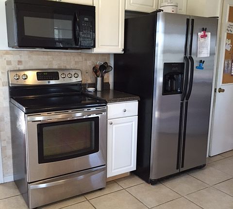 Kitchen w/ large pantry