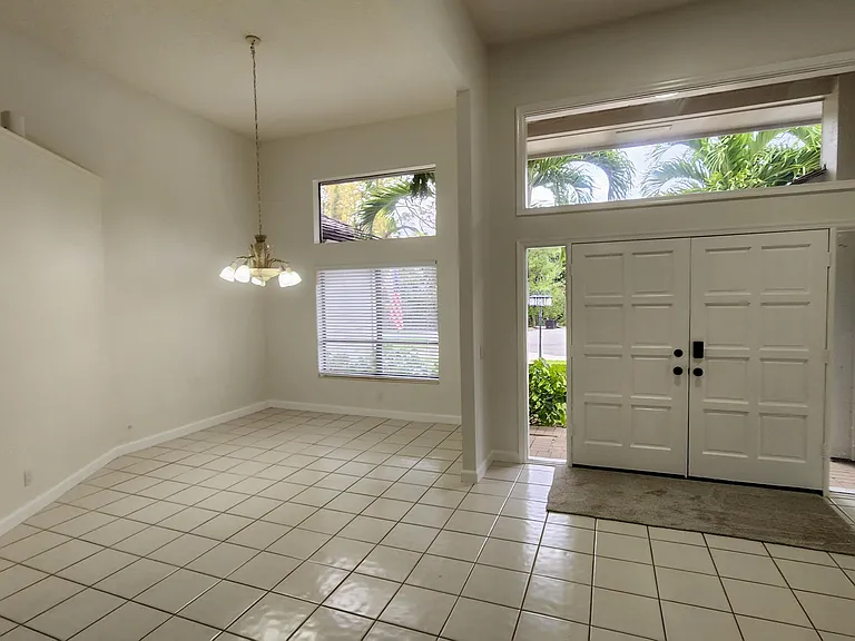 6118 Creekside Trl — Photo 8