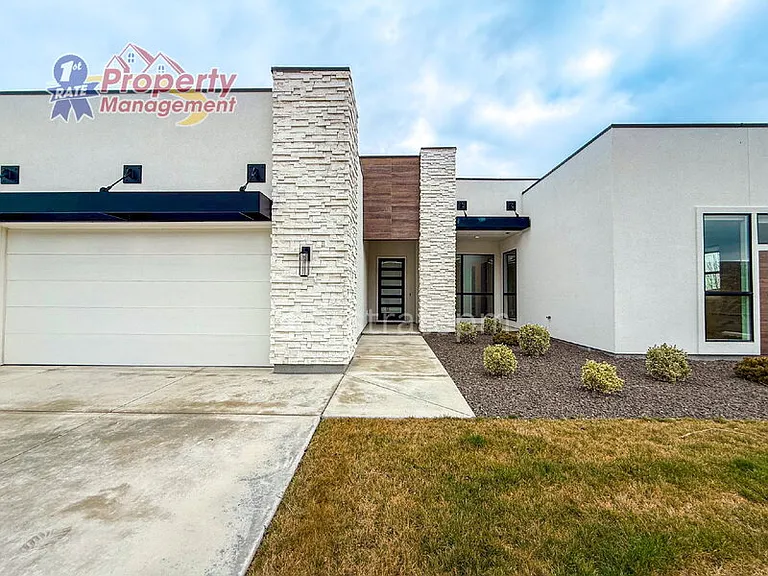 3024 E Parulo Dr — Photo 2