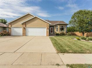 604 W Shady Hill St, Sioux Falls, SD 57108