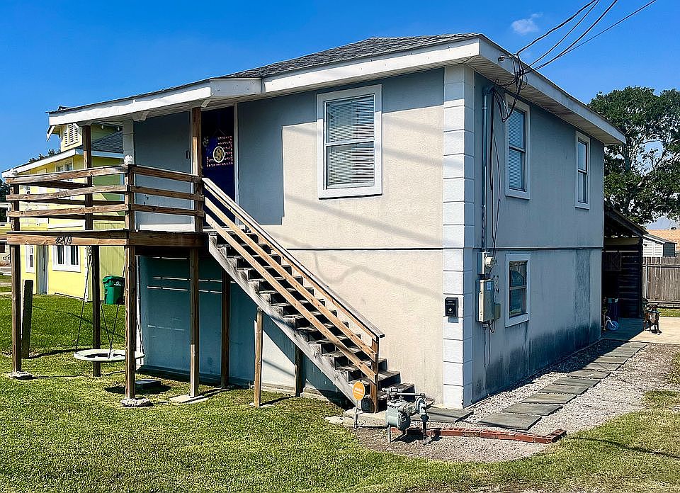 Outdoor view of front porch 