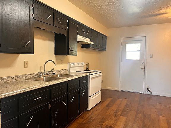 5th image of 914 Travis Ln #B