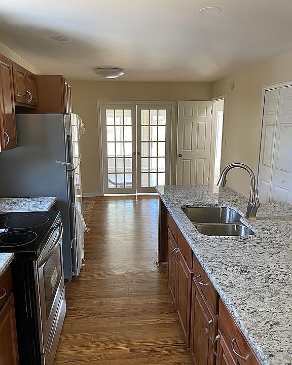 1st image of 2263 Minerva St