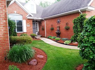3233 Ravine Hollow Ct, Lambertville, MI 48144