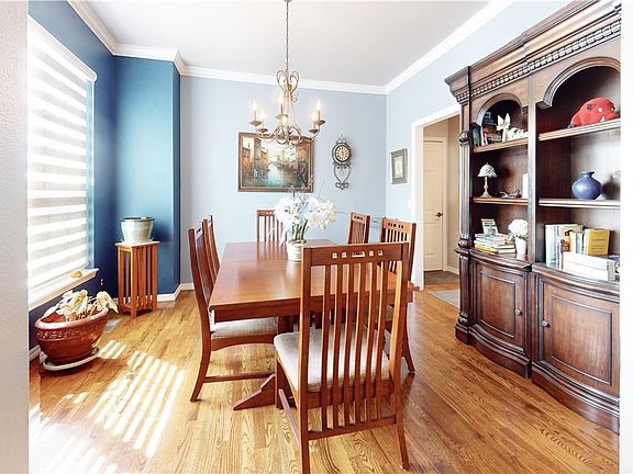 4th image of 25 Glenbrook Ln