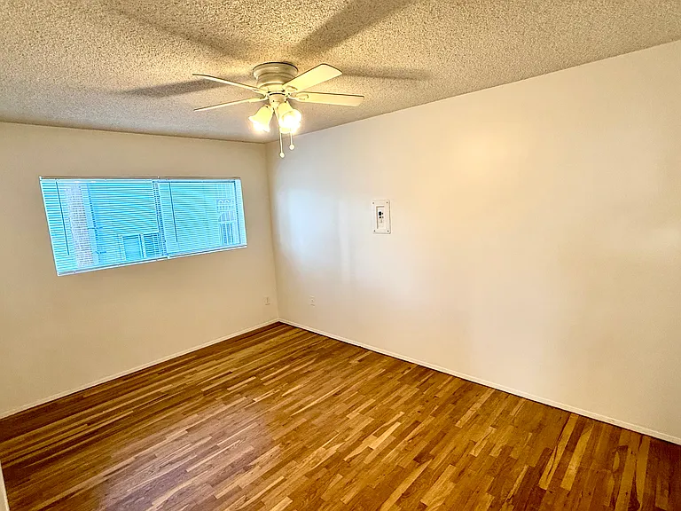 122 Junipero Ave #B — Photo 11