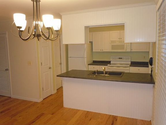 4th image of 932 Beresford Ct