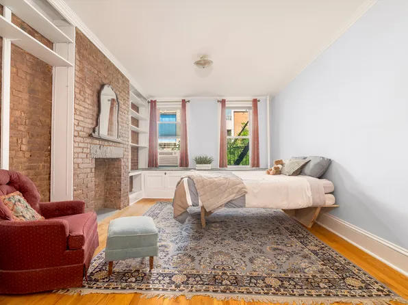 616 East 9th Street 4W image 2 of 19