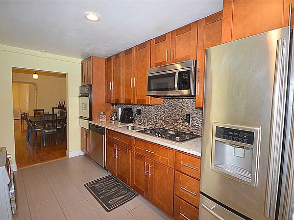 5th image of 3142 93rd St