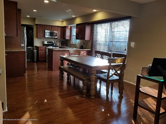 5th image of 218 Smokerise Ln