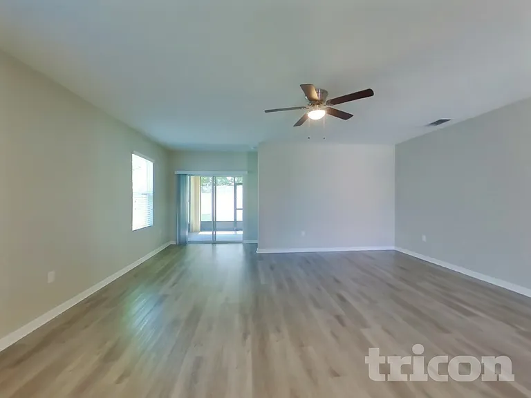 518 Squires Grove Dr — Photo 2