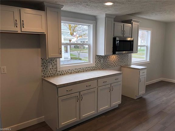 4th image of 1715 Sheridan Ave NE