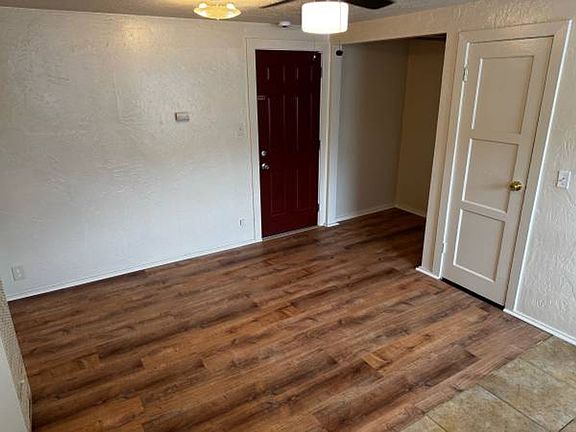 2nd image of 22506 7th Ave S #Vdm-04