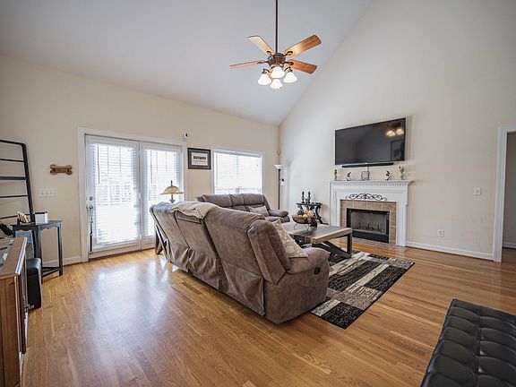 3rd image of 2222 Richard Garrett Dr