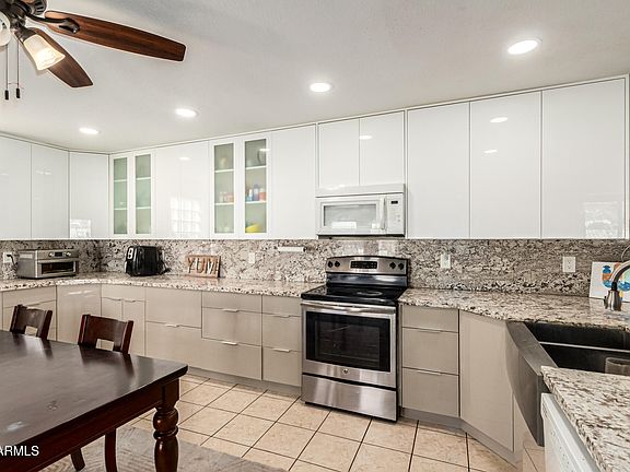 2nd image of 2 E MURIEL Drive