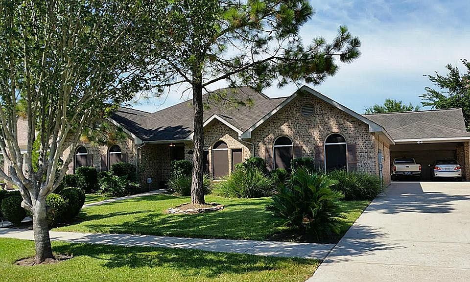 1st image of 319 Winding Oak Ln