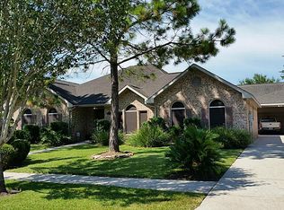 319 Winding Oak Ln, League City, TX 77573