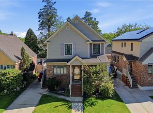 64 Coventry Gdns, Lynbrook, NY 11563