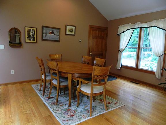 3rd image of 51 Woodcutters Dr