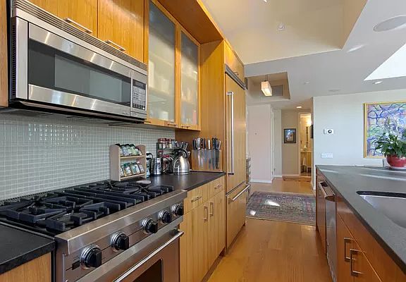 4th image of 205 E 59th St APT 23B