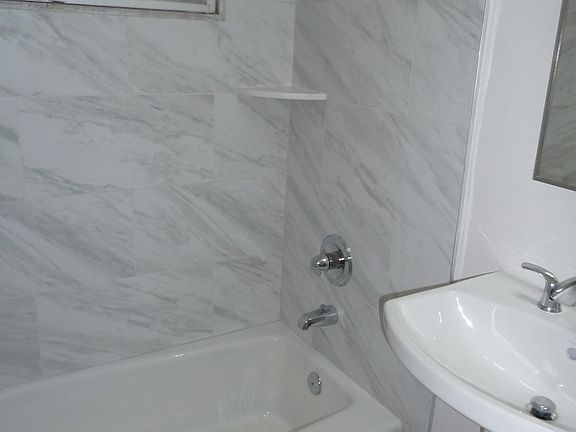 5th image of 1022 2nd St APT 17