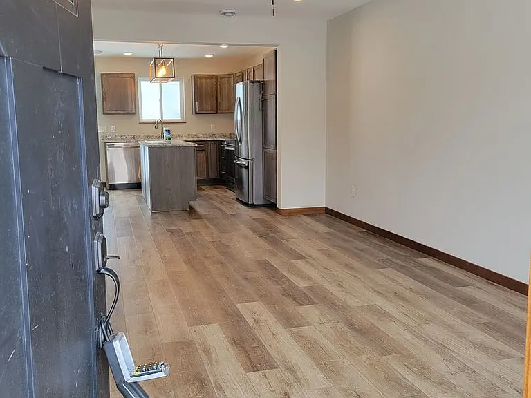 420 Sierra Pl — Photo 2
