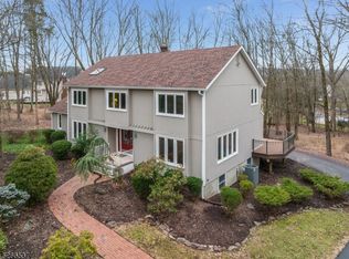 8 Bedford Ct, Annandale, NJ 08801