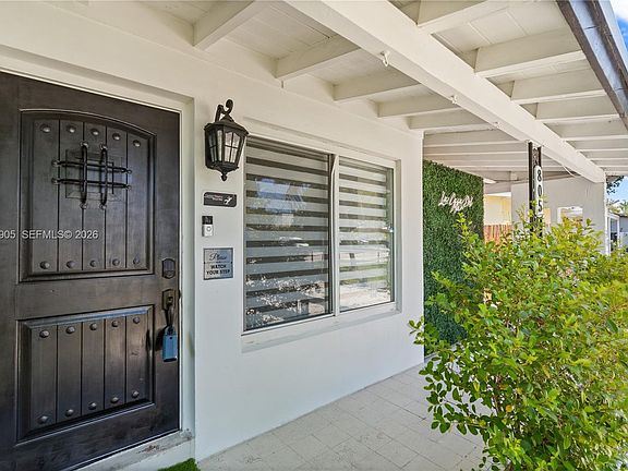 5th image of 805 SW 22nd Ave