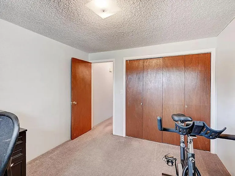 1005 Yank St — Photo 17