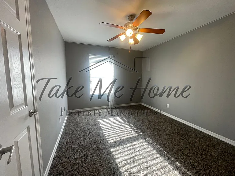 821 S Barberry Ct — Photo 2