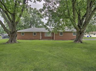 2220 Dunes Dr, Decatur, IL 62526