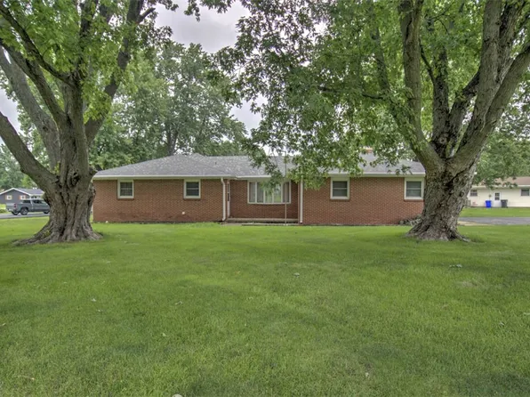 2220 Dunes Dr, Decatur, IL 62526