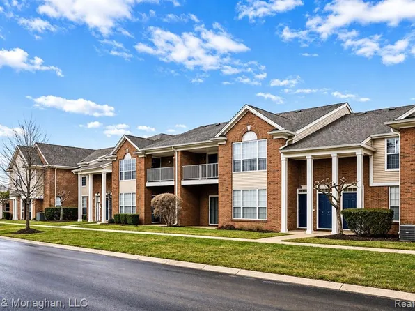 16342 Chatham Dr, Macomb, MI 48044