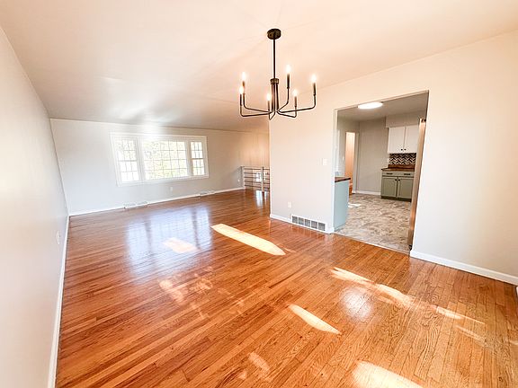 5th image of 2618 White Gate Dr