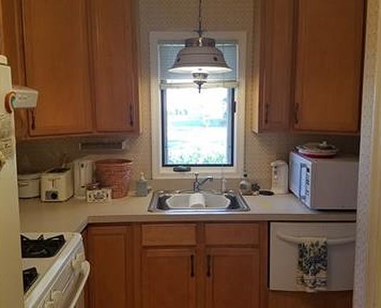 4th image of 3136 Lake Village Dr