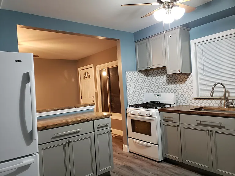 14143 Irene Ave — Photo 2