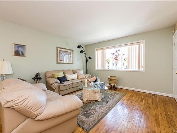 4th image of 1515 Dwight Pl