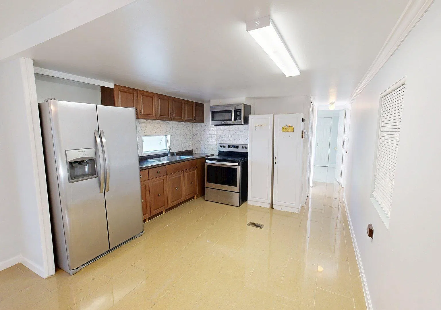 2 bed, 2.0 bath, 660 sqft, $3,200 — Photo 4
