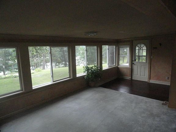 4th image of 24705 Washington Dr