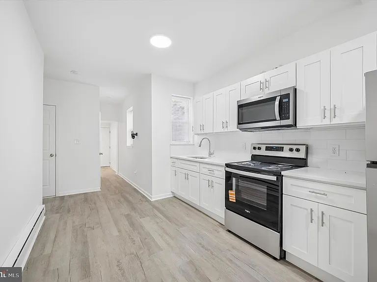 248 N Alden St — Photo 5
