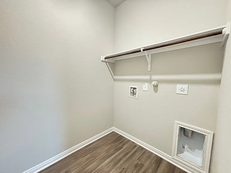 330 Caleb Ct — Photo 23