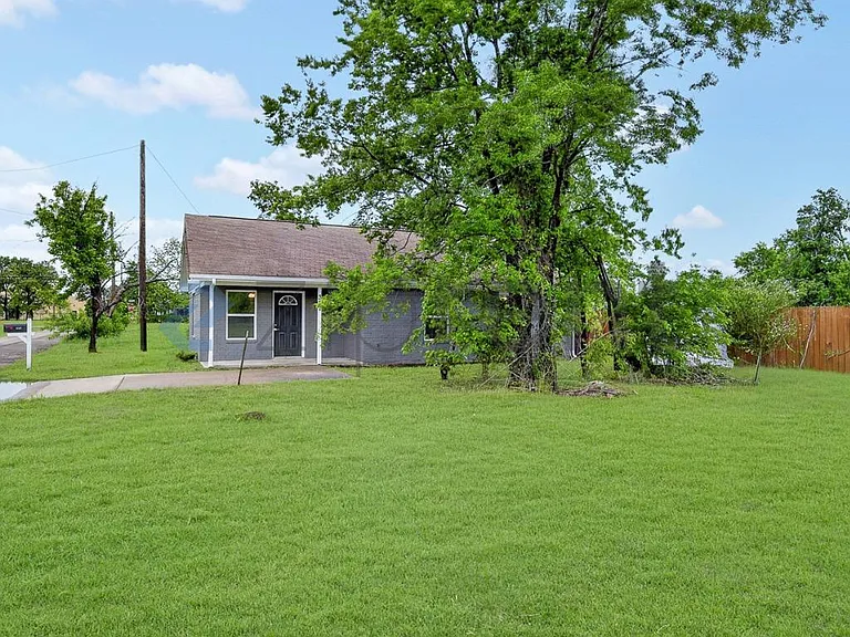 317 Jones St — Photo 2