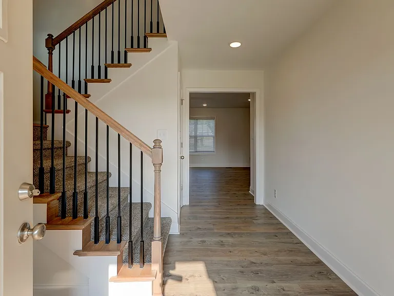 1385 Harmon Ln — Photo 3