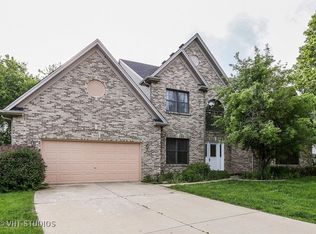 988 Chancery Ln, Cary, IL 60013