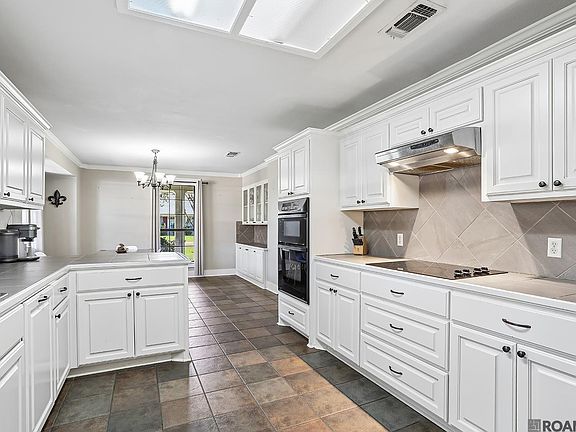 5th image of 12133 Wickwood Ave