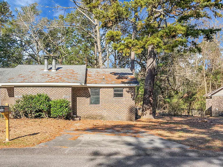 158 Hummingbird Ave #B — Photo 2