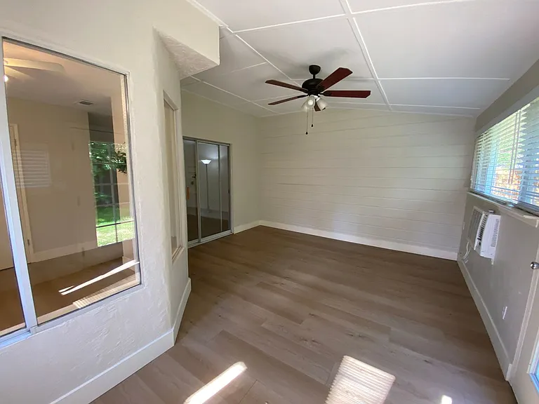 8524 Oak Harbour Ct — Photo 16
