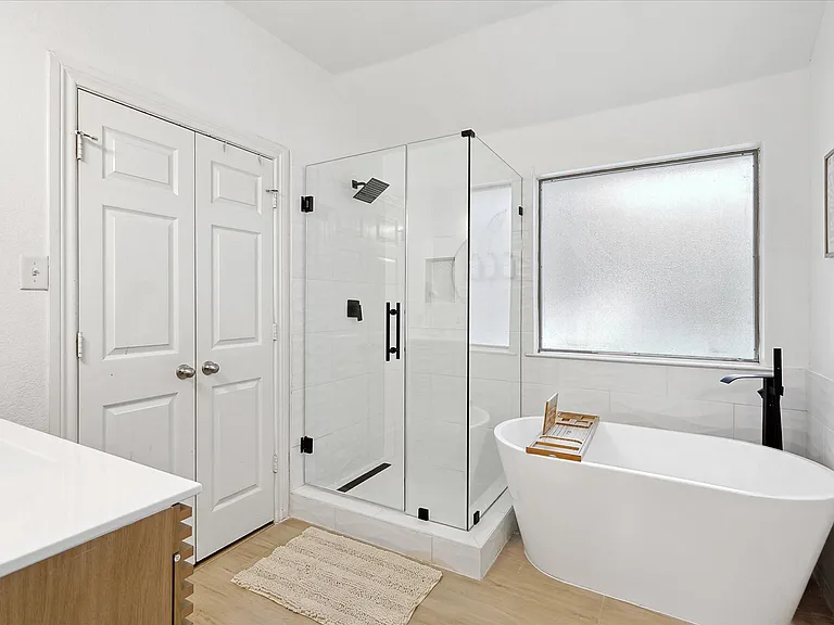 111 Creekview Dr W — Photo 4